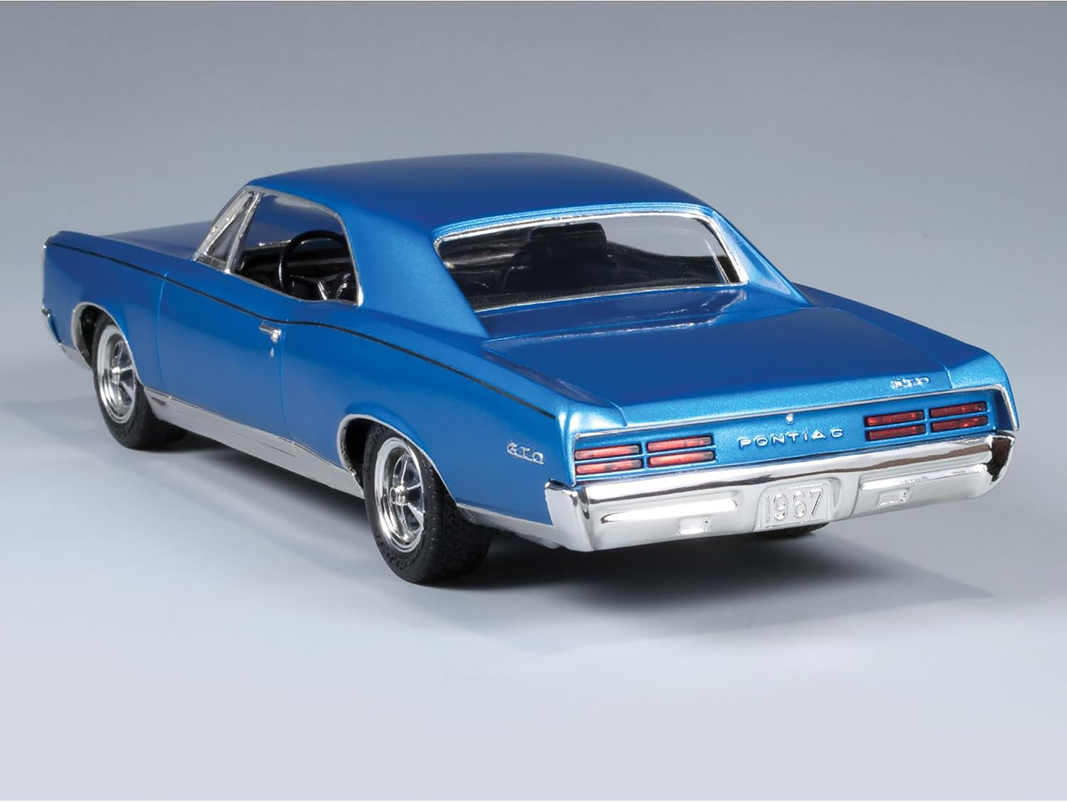 1:25 Scale Plastic Model Car Kit – 1967 Muscle Coupe, 85+ Parts